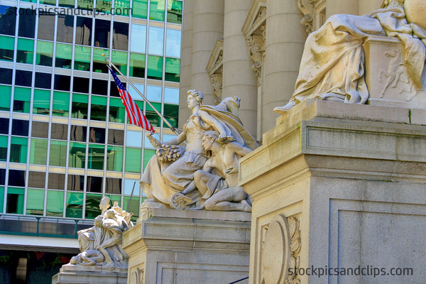 NYC Statues U.S. Flag